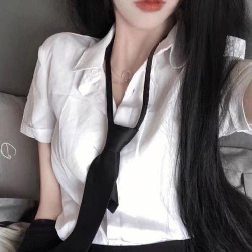 白面包车里的人